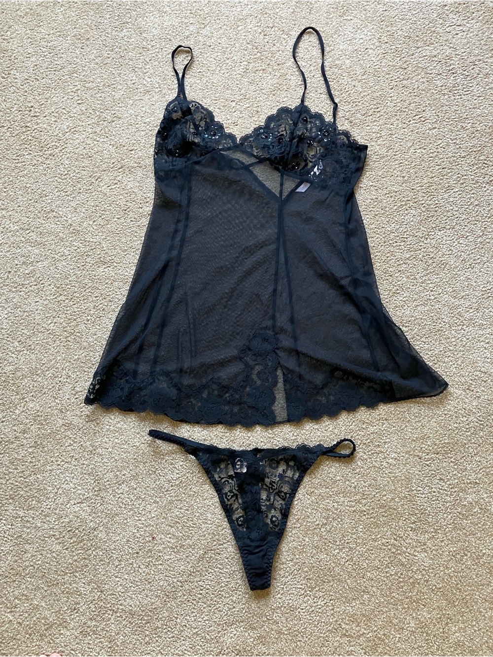 Women’s Medium Black Chemise and Thong